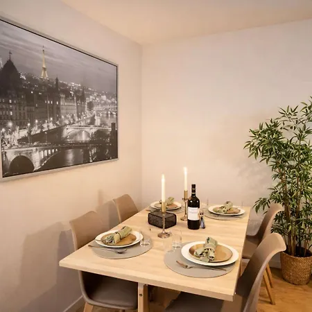 Gare Montparnasse Apartment *