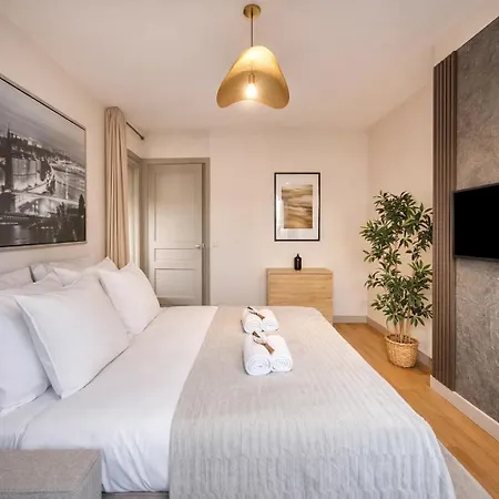 Gare Montparnasse Apartment *